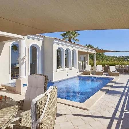 Villa Sleeps 6 Wifi Estoi