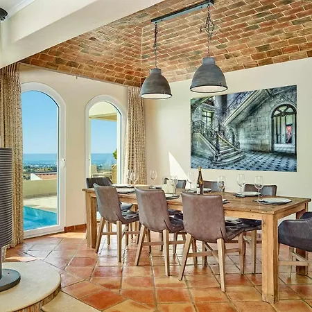 Villa Sleeps 6 Wifi *